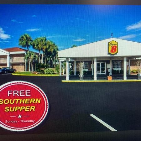 Super 8 By Wyndham Lake City Exterior foto