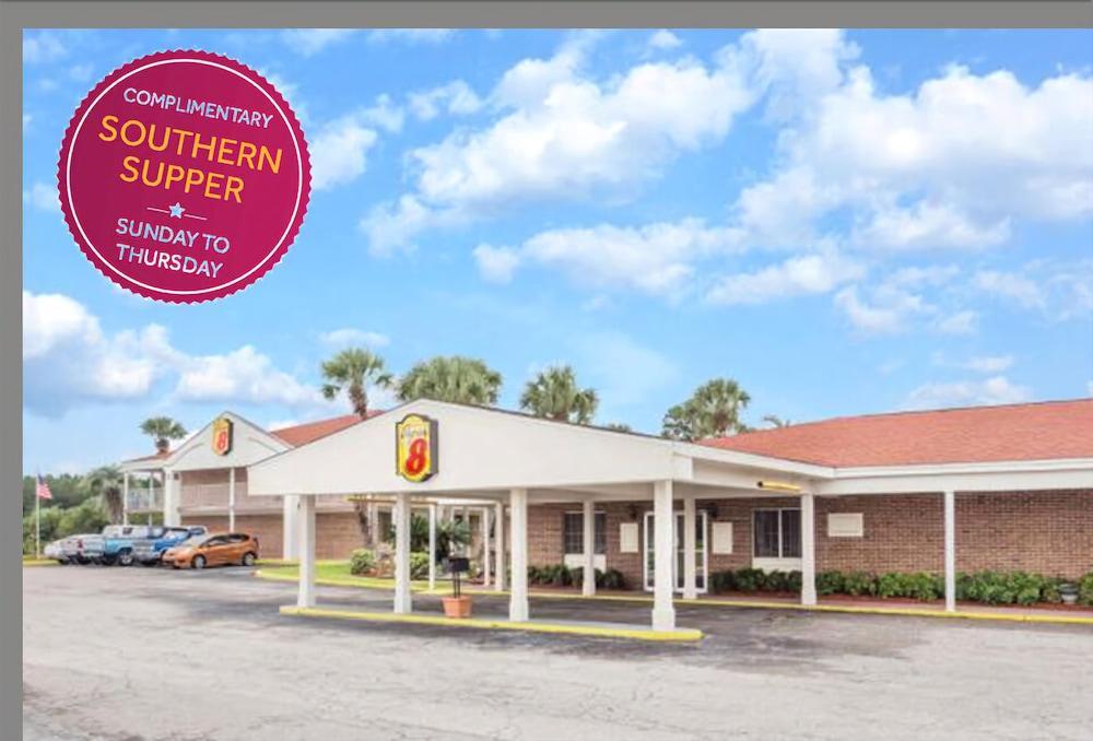 Super 8 By Wyndham Lake City Exterior foto
