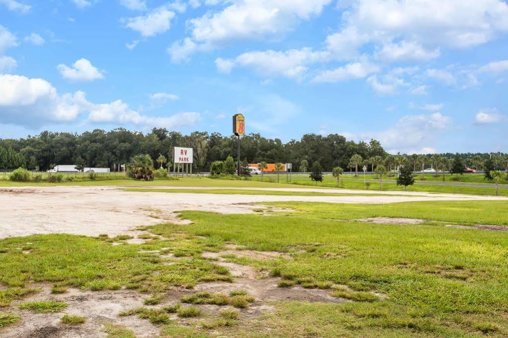Super 8 By Wyndham Lake City Exterior foto